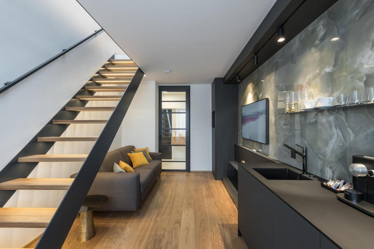 Fully Renovated Stylish Duplex In A Convenient Location * Praha